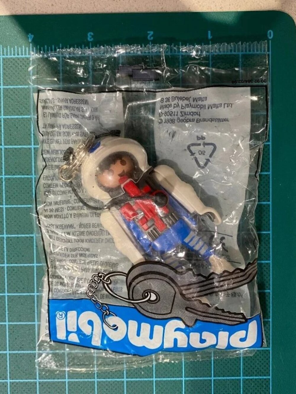 VINTAGE 1998 PLAYMOBIL ASTRONAUT KEYCHAIN